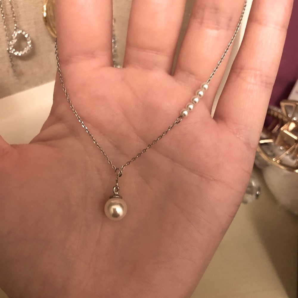 Pear necklace asymmetrical